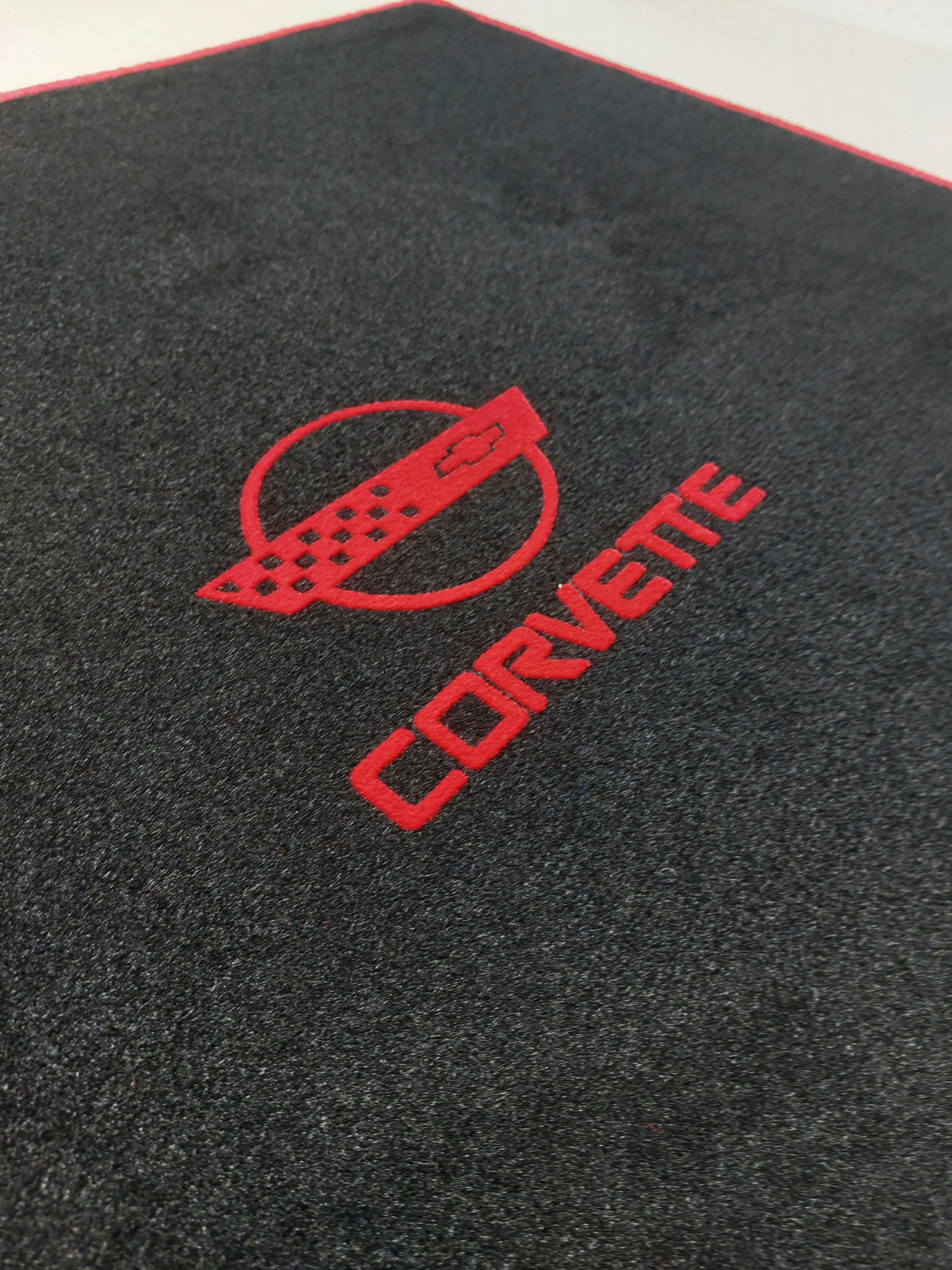 SET_Corvette_C4_Logo rot